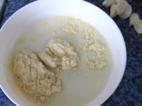 Mix corn flour in the cream....
