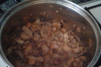 Add the cutted mushrooms and continue to simmer...