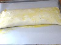 Replace the roll on the tray covered with baking...