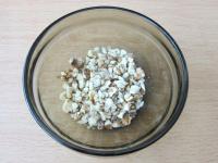 Take away part of the chopped walnuts - 25 g and...