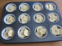 Place bananas cut into slices on top of the paste....