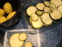 Wash the eggplant and cut it into thin wheels....