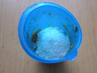 Stir in the coconut and let produced mass harden...