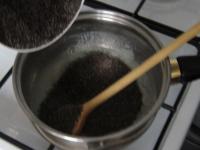 Cook the milk with sugar, pour in poppy seed,...