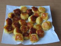 Take the fried pieces on a paper napkin, let...