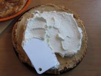 Whisk whipping cream and spread it over the cream....