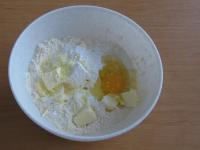 Pour in a bowl flour, add sugar, butter and egg....
