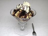 ... or bowls. Pour over with chocolate and rum...