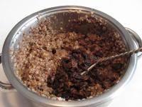 Stir in the drained raisins....
