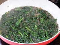 Uncover the pan when the spinach leaves release...