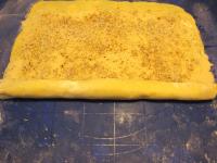 Sprinkle with ground almonds and roll into a roll....
