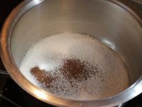 After 10 minutes starts the sugar to caramelize....