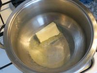 Melt the butter in the pot ......