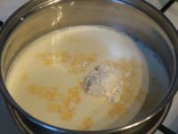 Cook a thick pudding from milk, sugar and pudding...
