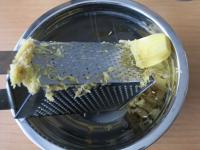 Peel the potatoes, wash and grate finely....