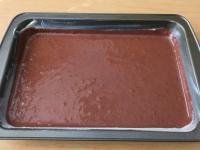 Pour the dough on a smaller baking sheet (18x27cm)...