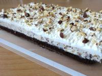 Cut the edges of the cake. Sprinkle the dessert...