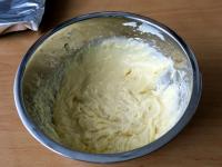 Add porridge to the butter and whip smooth cream,...