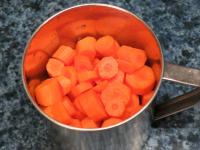 Clean, wash the carrots and cut into wheels. Use...