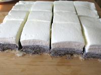 Before serving, cut the dessert from the fridge...