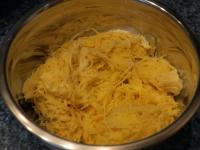 Peel the potatoes, wash and grate into fine parts....