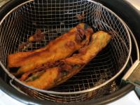 Let the fried zucchini drip from the excess oil....