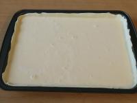 Pour the prepared cream on the dough....