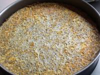 Pour the cream and spread it over the baked base....