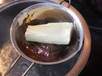 Melt the chocolate and butter in the steam....