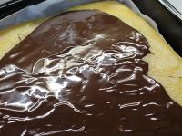 Spread the chocolate evenly on top of the slices...