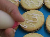Spray the icing on rings ......