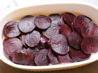 Cut the beet in wheels and put them on the bottom...