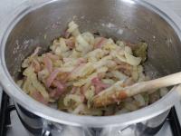Cut the onion coarsely and fry in oil. Season with...