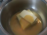 Melt the butter and milk in a water bath....