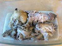 Take meat (about 200 g) from the roast duck...