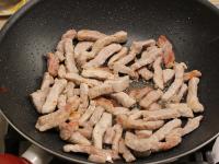 When the meat is pink and fragrant, add a little...