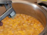 Then add the cleaned, pressed garlic to the soup...