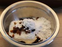 Mix cream curd with sugar and washed raisins....