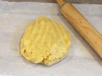 Knead the dough, which you roll on baking paper....