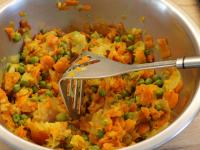 Put the still warm vegetables to a bowl and mash....