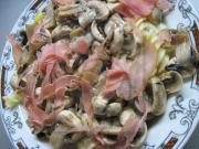 Pasta with mushrooms and Tyrolean ham