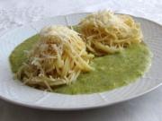 Spaghetti with broccoli sauce