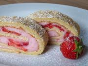 Pudding roll with strawberries