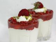 Cream curd glasses with strawberries