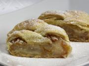 Pear strudel with puff pastry 