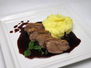 Duck breast with wine sauce