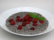 Poppy oatmeal with raspberries