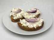 Garlic spread with cottage cheese