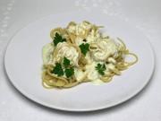 Spaghetti with blue cheese sauce