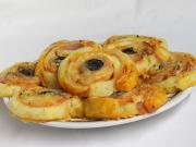 Pizza snails from a puff pastry